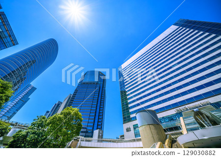 Tokyo cityscape in July. View of Shinagawa Station and office buildings. (26th) 129030882
