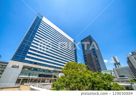 Tokyo cityscape in July. View of Shinagawa Station and office buildings. (26th) Tokyo cityscape in July. View of Shinagawa Station and office buildings. (26th) 129030884