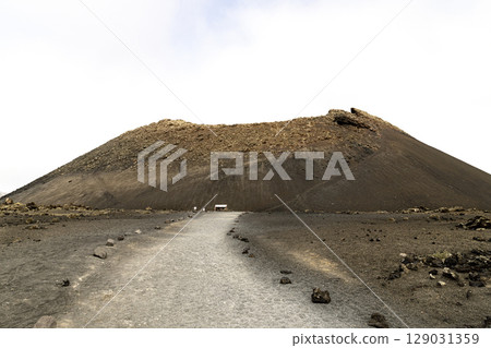 montana cuervo volcano Path leading to the volcanic peak montana cuervo volcano Path leading to the volcanic peak 129031359