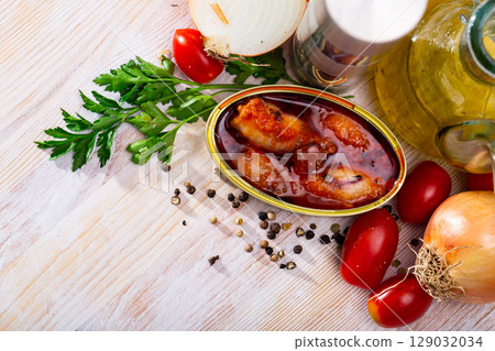 Canned stuffed squids in American sauce 129032034