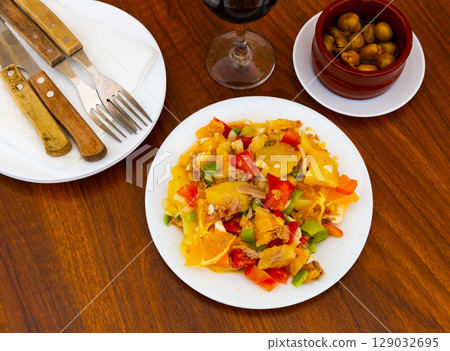 Malaga salad - orange pulp, tomatoes and bell peppers Malaga salad - orange pulp, tomatoes and bell peppers 129032695