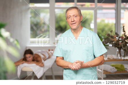 male masseur portrait male masseur portrait 129032719