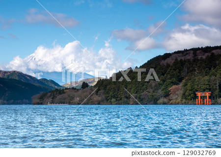 Spectacular view of Lake Ashi in Hakone. The Torii Gate of Peace on the lake and snow-capped Mount Fuji. 129032769
