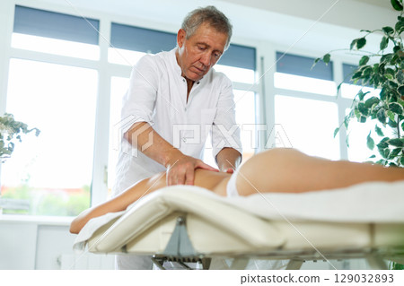 male masseur giving massage to female patient male masseur giving massage to female patient 129032893