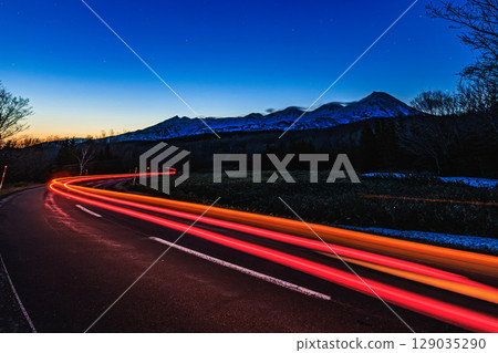 A line of light running through Shiretoko before dawn A line of light running through Shiretoko before dawn 129035290