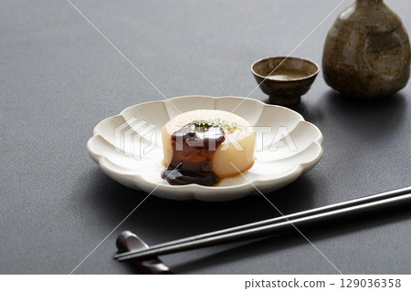 煮蘿蔔和清酒 煮蘿蔔和清酒 129036358