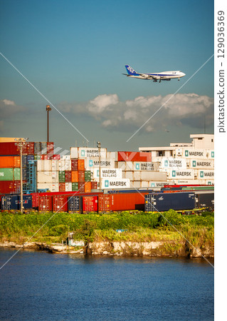 Boeing 747 seen from the Jonan area 129036369