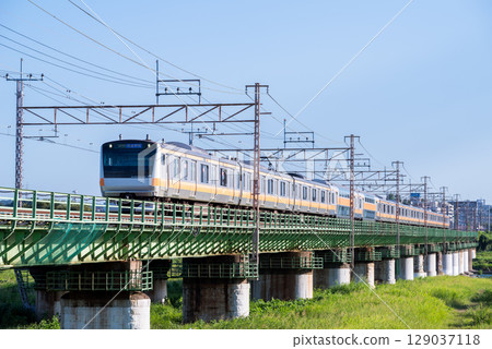 【中央本線】中央特快列車經過多摩川大橋 【中央本線】中央特快列車經過多摩川大橋 129037118