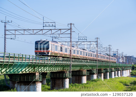 【中央本線】夏季穿越多摩川大橋的武藏野列車 【中央本線】夏季穿越多摩川大橋的武藏野列車 129037120