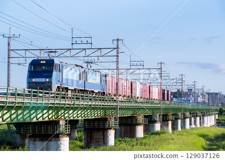 [中央線] 假日貨運列車經過玉川橋 129037126