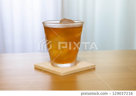 清晨的陽光和冰茶 129037216