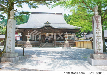 Scenery of Mount Koya, a World Heritage Site: Namikiri Fudoson 129038045