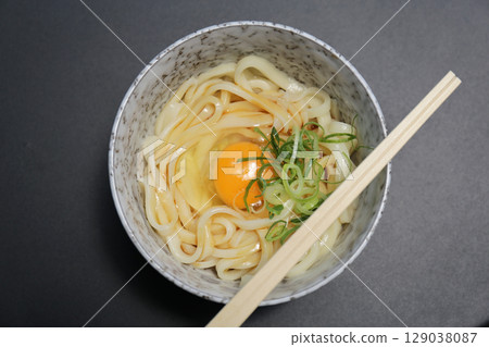 Udon noodles 129038087