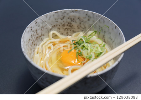 Udon noodles 129038088
