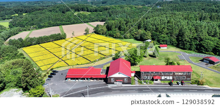 青森縣體驗交流設施「山岳學校」夏季風景鳥瞰圖 青森縣體驗交流設施「山岳學校」夏季風景鳥瞰圖 129038592