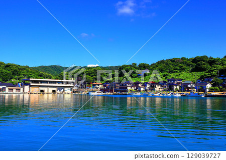 美麗的藍色大海和天空 129039727