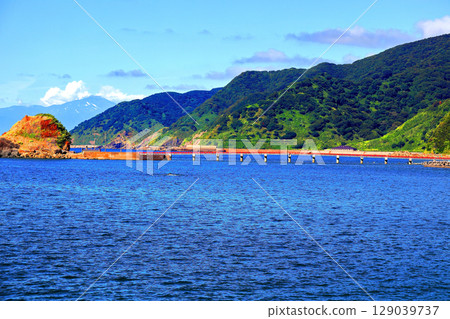 美麗的藍色大海和天空 129039737