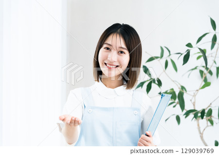 醫護人員指導 129039769