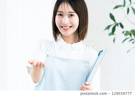 醫護人員指導 129039777