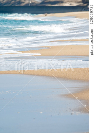 山陰地區秋天的荒涼海灘，瀰漫著大海和日本海的氣息 129039782