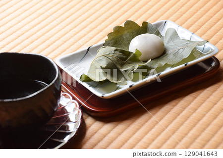 Wagashi Japanese Sweets Mizumanju (Mizumanju) and Coffee Japanese Sweets Set (Japanese Sweets Set) Wagashi Japanese Sweets Mizumanju (Mizumanju) and Coffee Japanese Sweets Set (Japanese Sweets Set) 129041643