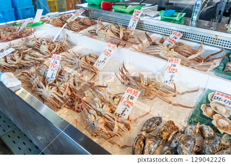 Snow crabs for sale at a fish market 129042226