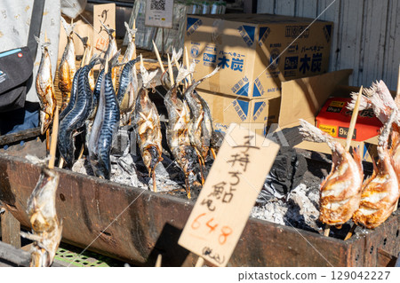 Grilled fish skewers for sale at the fish market 129042227