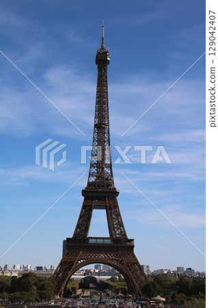 A vertical photo of the Eiffel Tower against a blue sky (Paris, France) A vertical photo of the Eiffel Tower against a blue sky (Paris, France) 129042407