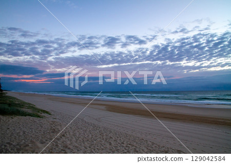 View of the sunrise sky and beach on the Gold Coast, Queensland, Australia 129042584