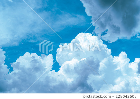 夏日天空積雨雲不斷增多，b-3 色淺 129042605