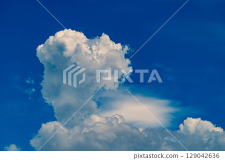 夏日天空積雨雲不斷增加 g-4 暖色和冷色 129042636