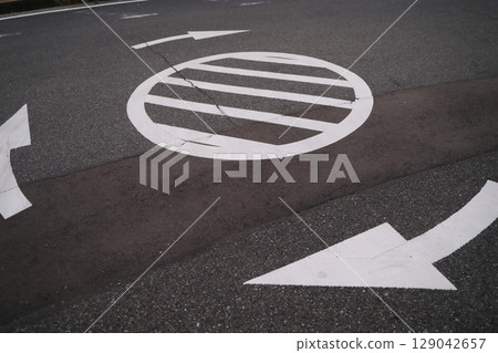 U-turn indication on dead-end roads U-turn indication on dead-end roads 129042657