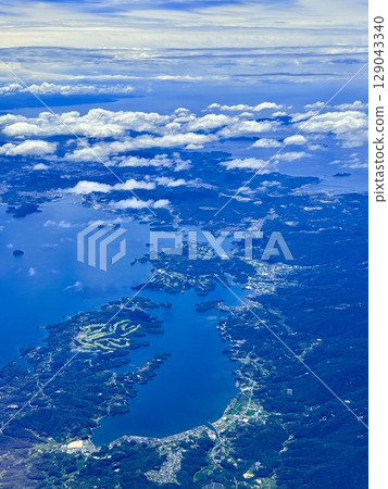 日本長崎機場、長崎縣島嶼和海岸線的鳥瞰圖 日本長崎機場、長崎縣島嶼和海岸線的鳥瞰圖 129043340
