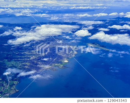 日本長崎機場、長崎縣島嶼和海岸線的鳥瞰圖 129043343