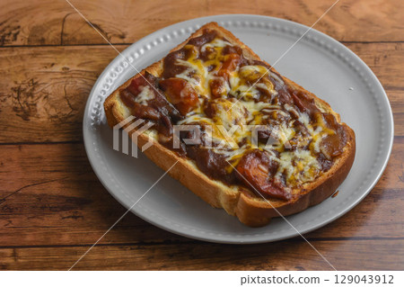 Curry toast 129043912