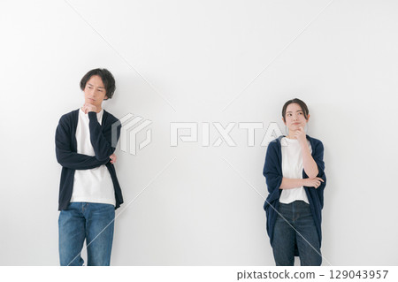 Male and female couple standing side by side 129043957