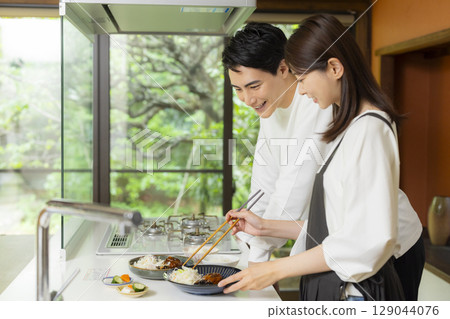 Couple to cook Couple to cook 129044076
