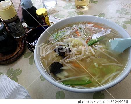 Tanmen noodles in a towny restaurant / Eat tanmen at a famous local Chinese restaurant 129044086