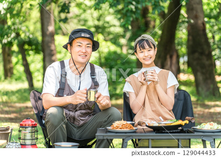 露營、日營、親子烤肉(父親、女兒、女孩、家庭營) 露營、日營、親子烤肉(父親、女兒、女孩、家庭營) 129044433