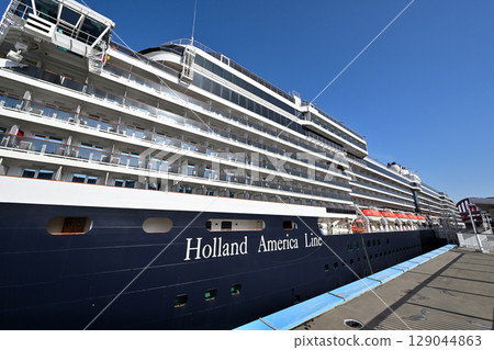 Cruise ship "MS NOORDAM" anchored at Kobe Port 129044863