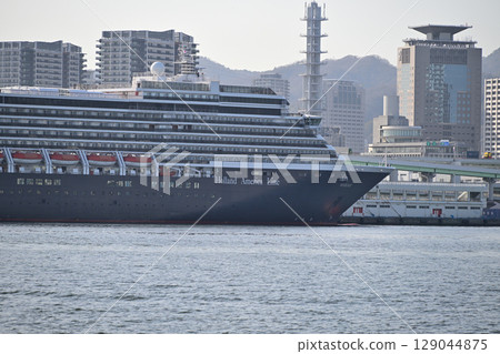 郵輪「MS NOORDAM號」停泊在神戶港 129044875