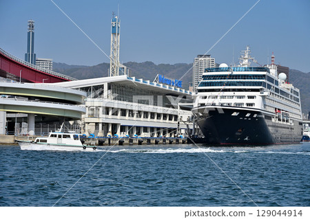 Azamara Pursuit, a cruise ship anchored at Kobe Port 129044914
