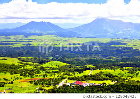 View of Aso from near Senomoto Plateau (Minamioguni Town, Kumamoto Prefecture) [July 2025] 129048423