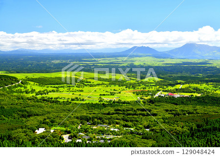 View of Aso from near Senomoto Plateau (Minamioguni Town, Kumamoto Prefecture) [July 2025] 129048424