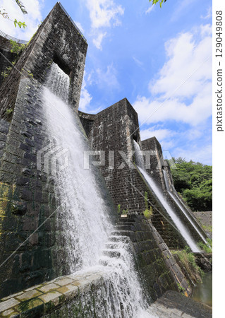 香川縣觀音寺市小野原町田野野的國家重要文化遺產“寶源池水壩” 129049808