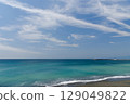 Blue sky and turquoise sea 129049822