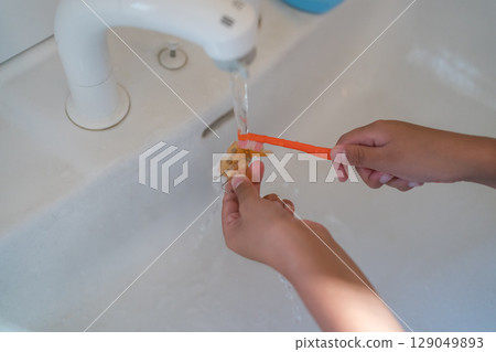 孩子用牙刷刷牙齒矯正器(擴張板) 孩子用牙刷刷牙齒矯正器(擴張板) 129049893