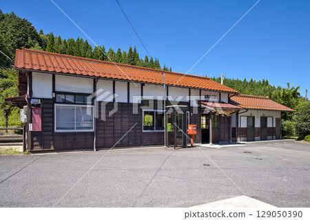 Izumo-Yatsushiro Station, a wooden station building in Okuizumo Town, Shimane Prefecture Izumo-Yatsushiro Station, a wooden station building in Okuizumo Town, Shimane Prefecture 129050390