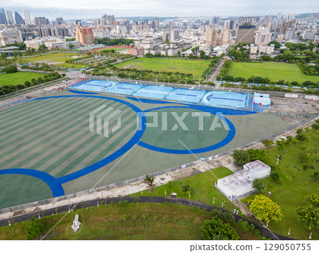 台中中央公園運動場與城市景觀的鳥瞰圖 129050755