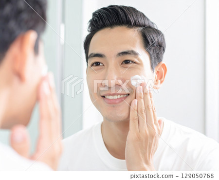 人工智慧生成的日本年輕男子在臉頰上塗抹乳霜的圖像 人工智慧生成的日本年輕男子在臉頰上塗抹乳霜的圖像 129050768